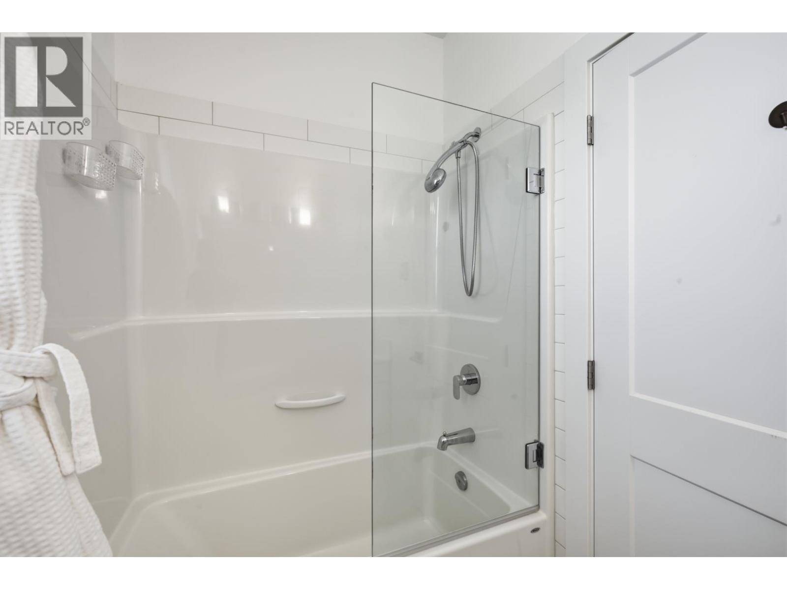 5673 Salmon Drive, Sechelt, British Columbia  V0N 3A0 - Photo 18 - R3137416