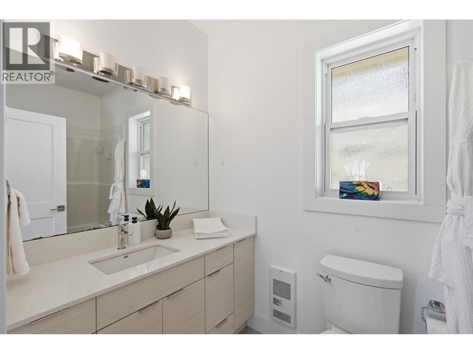 5673 Salmon Drive, Sechelt, British Columbia  V0N 3A0 - Photo 19 - R3137416