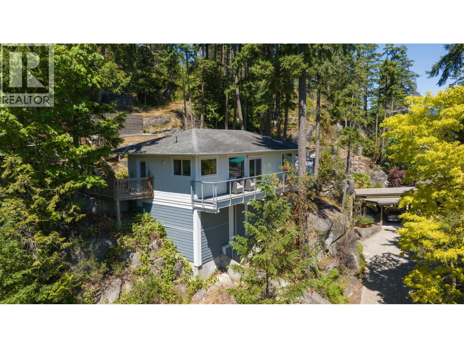 5673 Salmon Drive, Sechelt, British Columbia  V0N 3A0 - Photo 2 - R3137416
