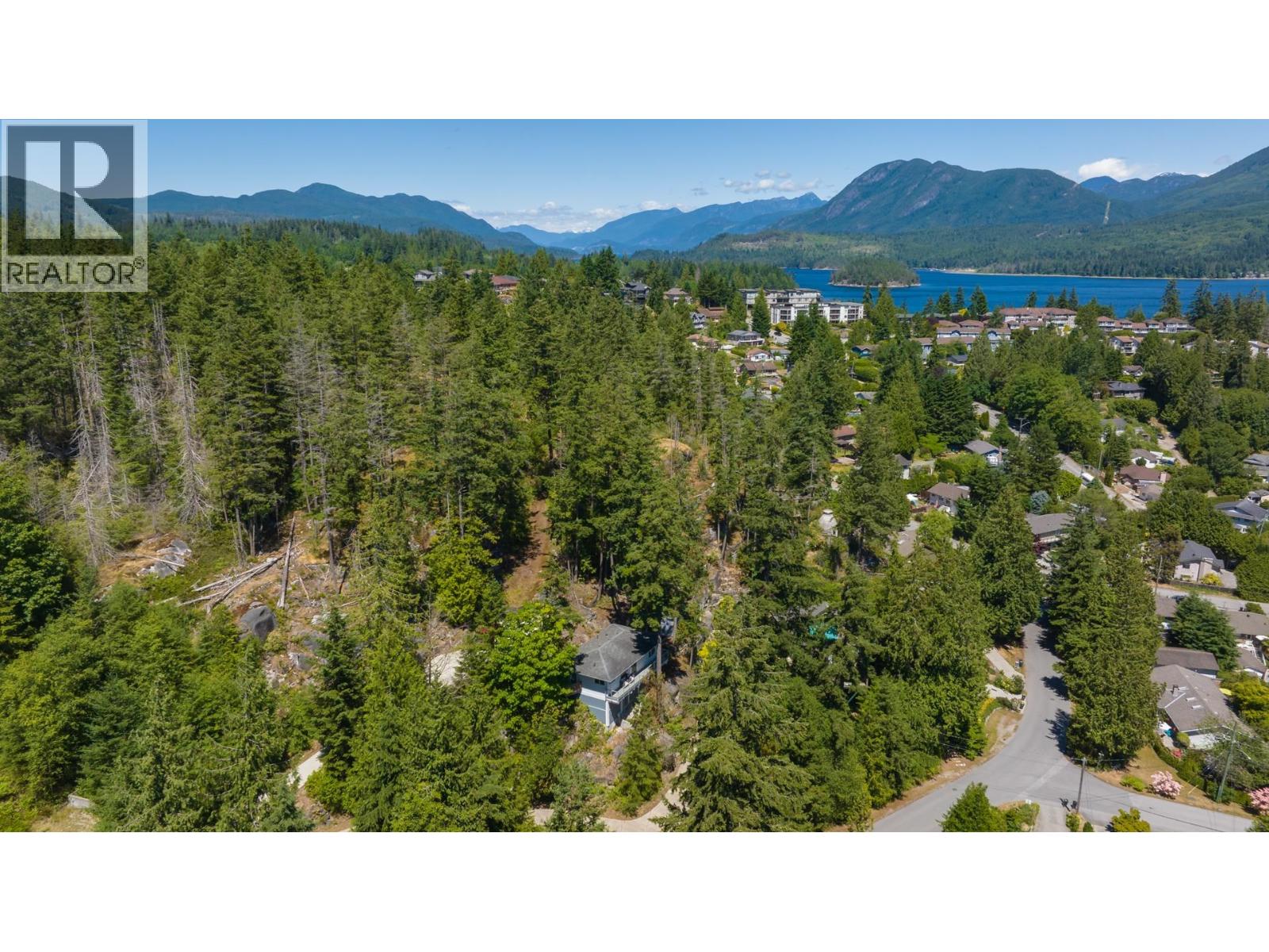 5673 Salmon Drive, Sechelt, British Columbia  V0N 3A0 - Photo 5 - R3137416