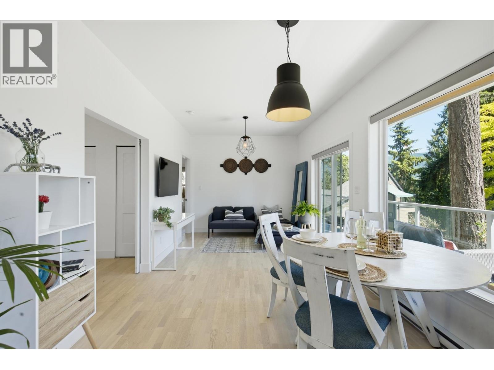 5673 Salmon Drive, Sechelt, British Columbia  V0N 3A0 - Photo 7 - R3137416