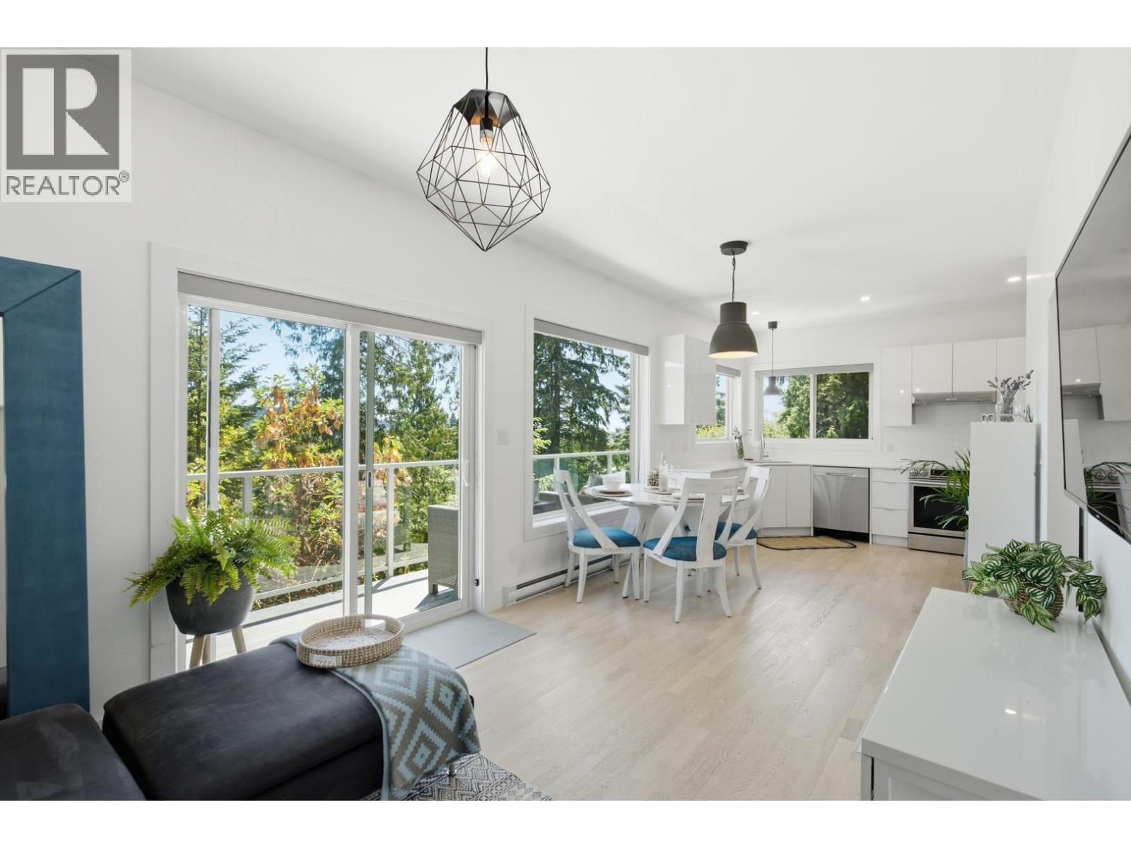 5673 Salmon Drive, Sechelt, British Columbia  V0N 3A0 - Photo 8 - R3137416