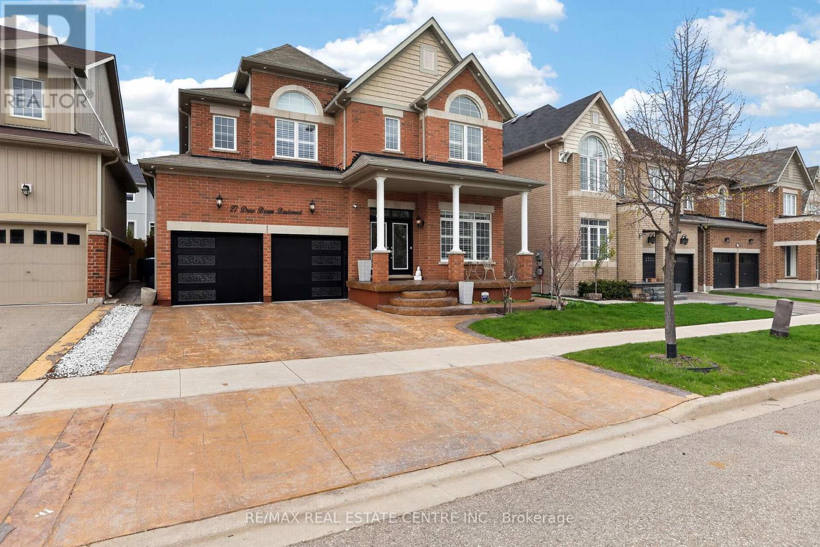 27 DREW BROWN BOULEVARD, Orangeville, Ontario