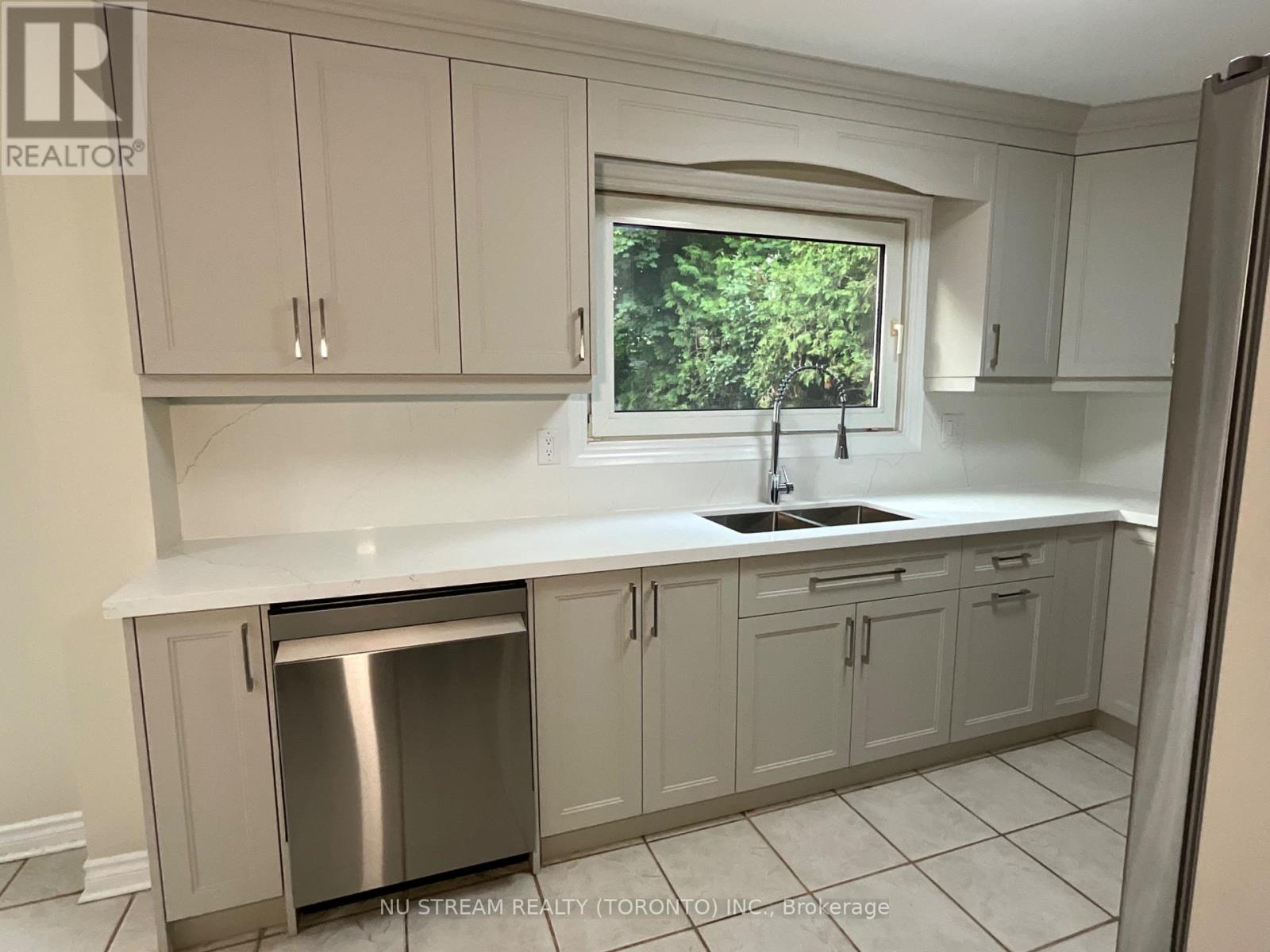 45 Emmeloord Crescent, Markham, Ontario  L3R 1P9 - Photo 8 - N13461264