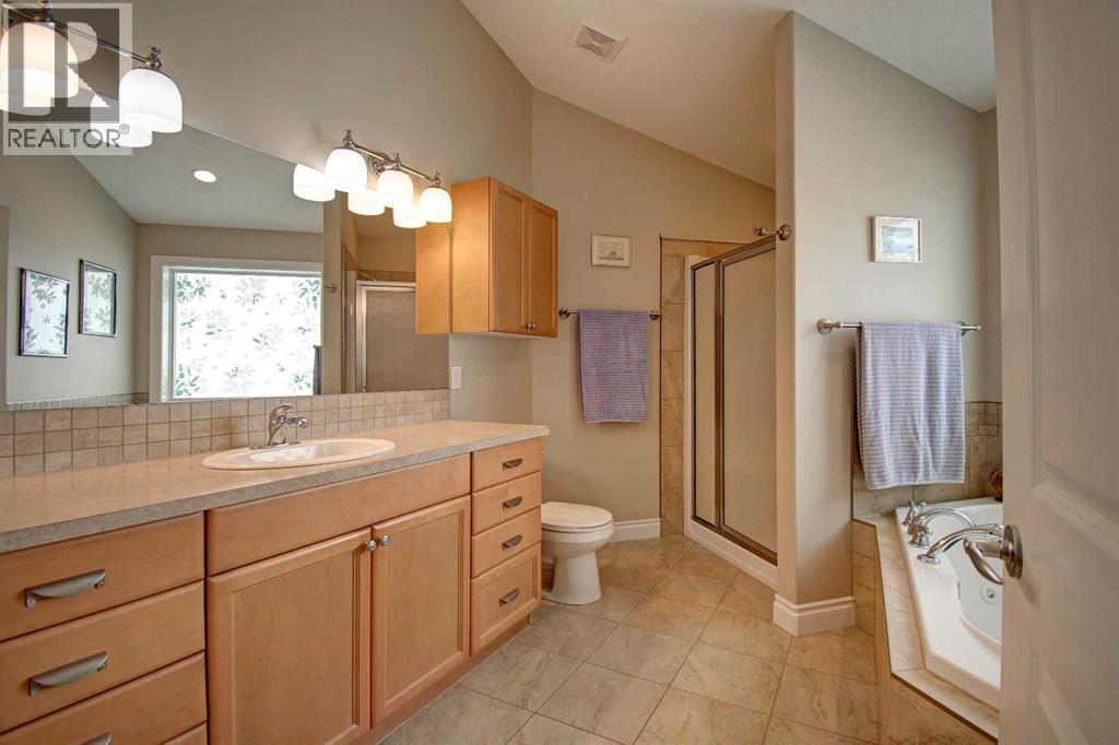242 Kingsbury View Se, Airdrie, Alberta  T4A 0E6 - Photo 23 - A2317914