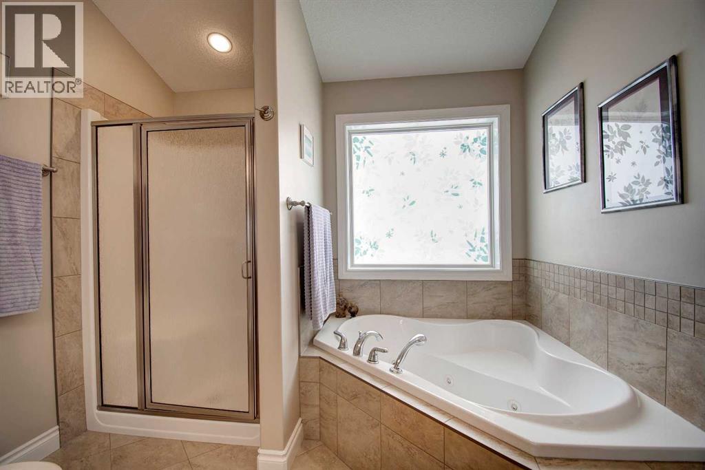 242 Kingsbury View Se, Airdrie, Alberta  T4A 0E6 - Photo 24 - A2317914
