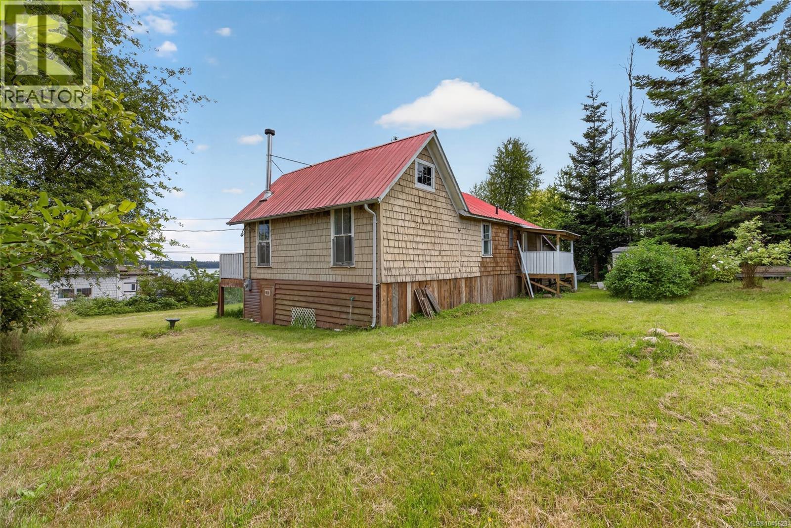 5545 Island Hwy S, Union Bay, British Columbia  V0R 3B0 - Photo 10 - 1040628
