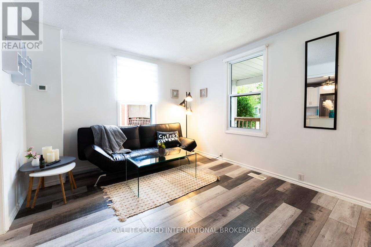 326 SMITH STREET photo 5