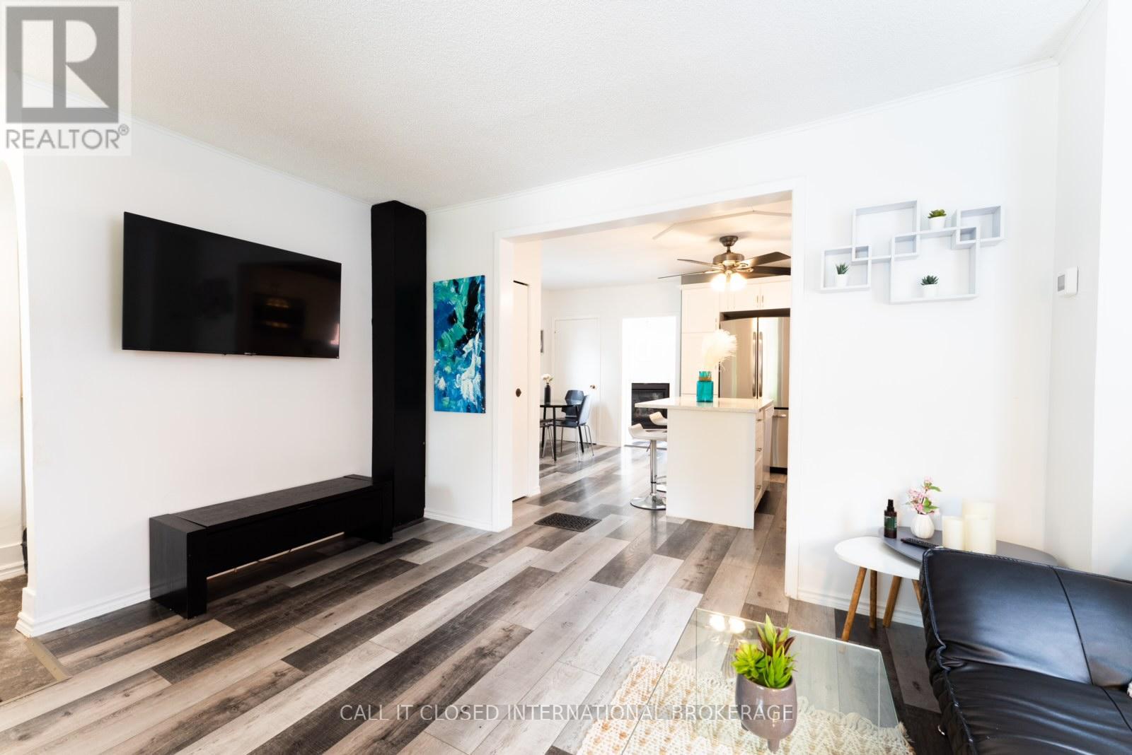326 SMITH STREET photo 6