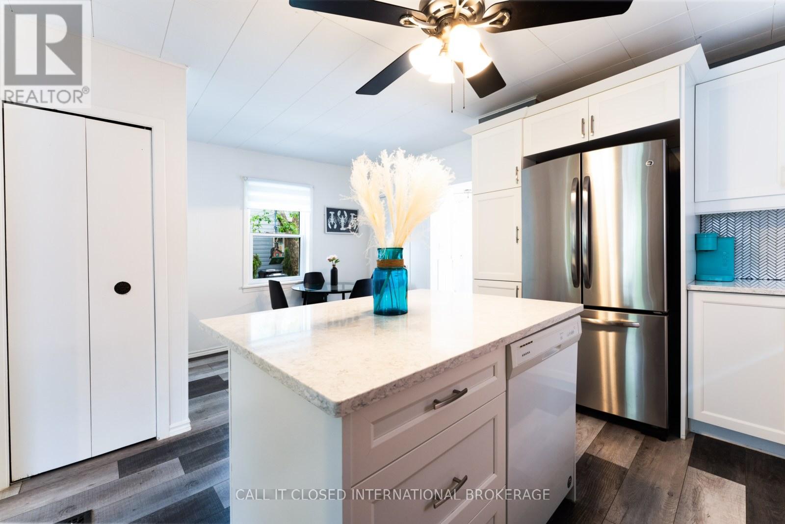 326 SMITH STREET photo 8