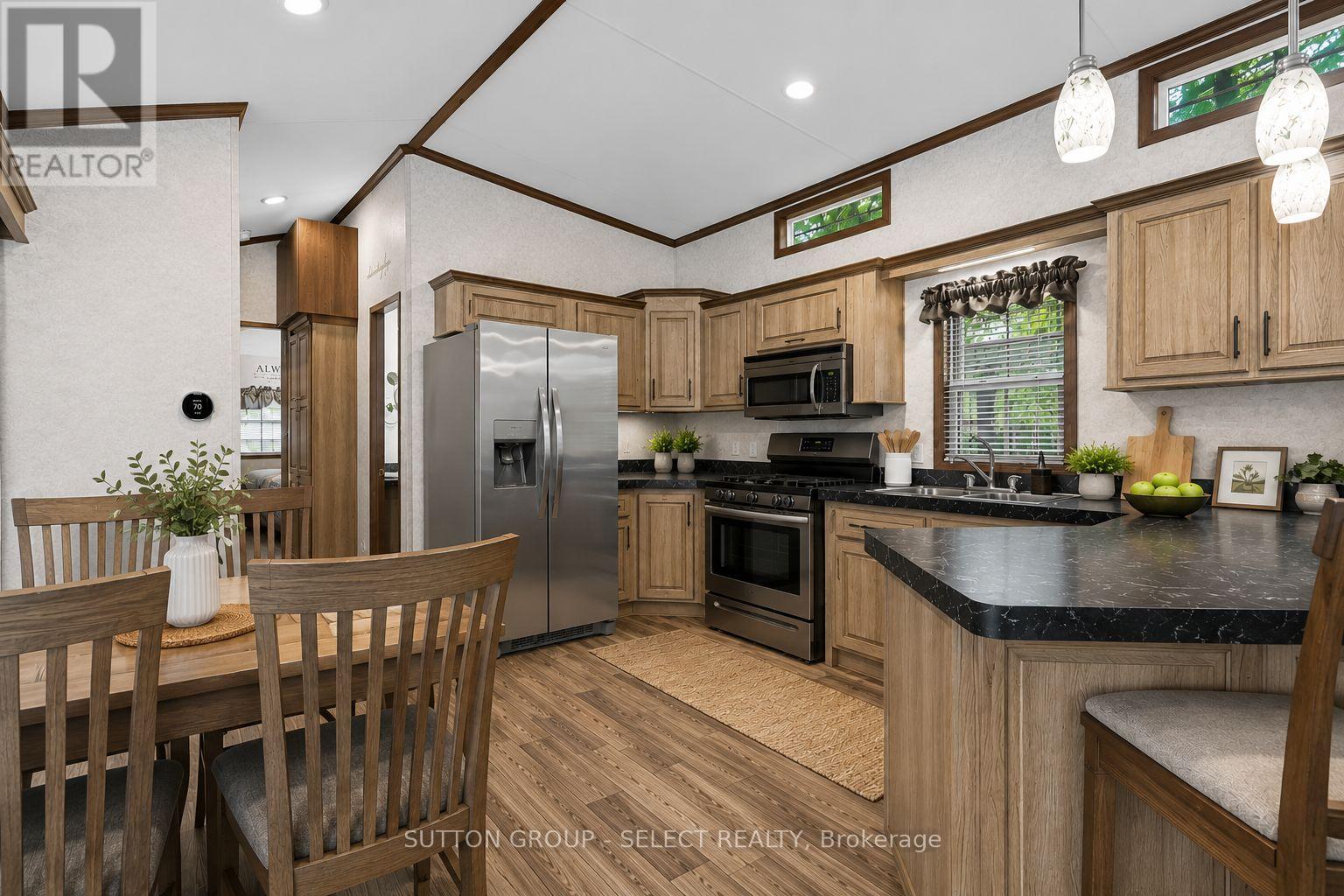 404 - 8685 Rock Glen Road, Lambton Shores, Ontario  N0M 1B0 - Photo 4 - X13462554