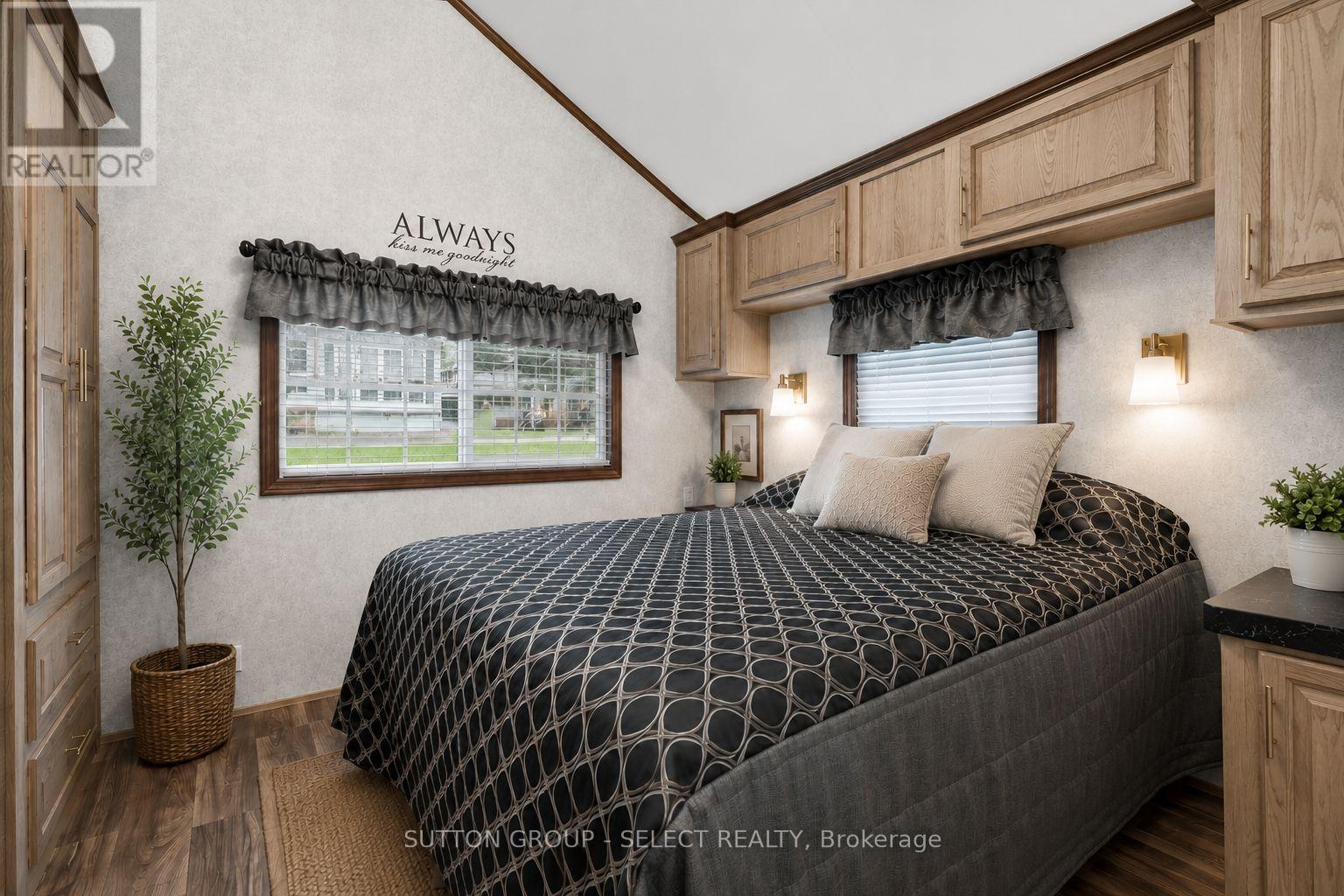 404 - 8685 Rock Glen Road, Lambton Shores, Ontario  N0M 1B0 - Photo 7 - X13462554