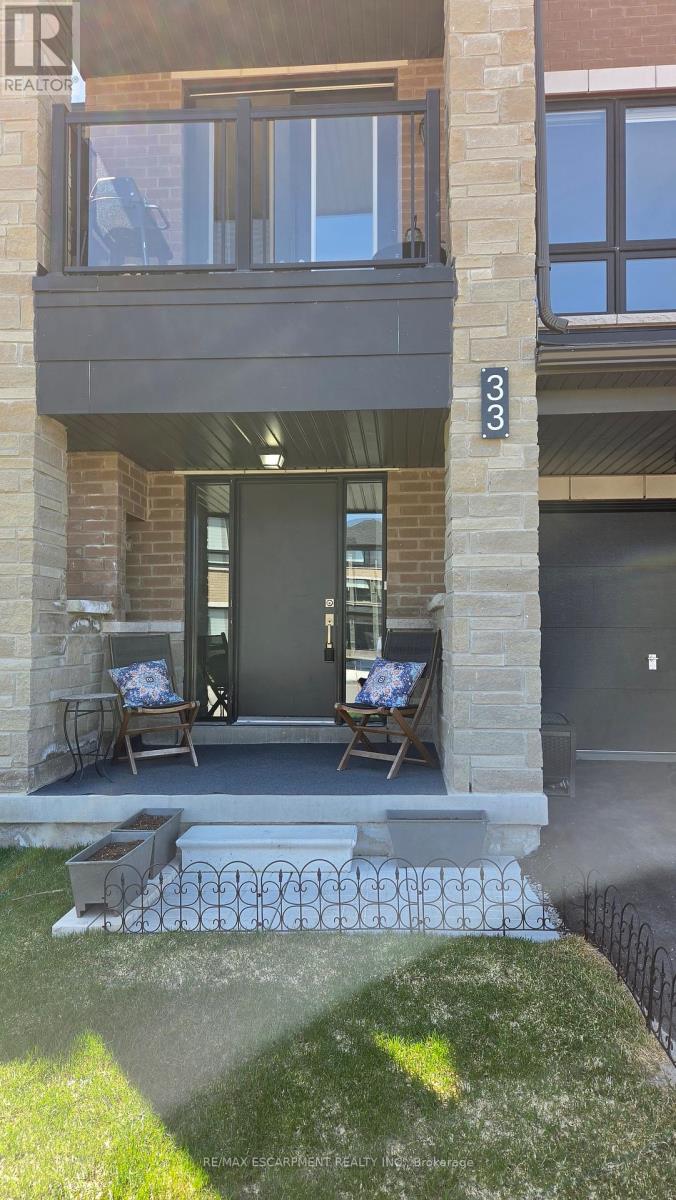 33 Red Maple Lane, Barrie, Ontario  L9J 0N4 - Photo 2 - S12855020