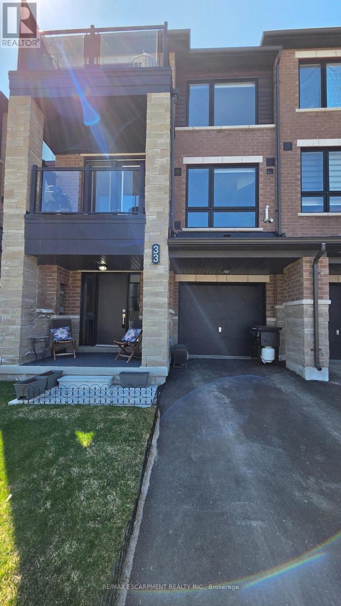 33 RED MAPLE LANE, Barrie, Ontario