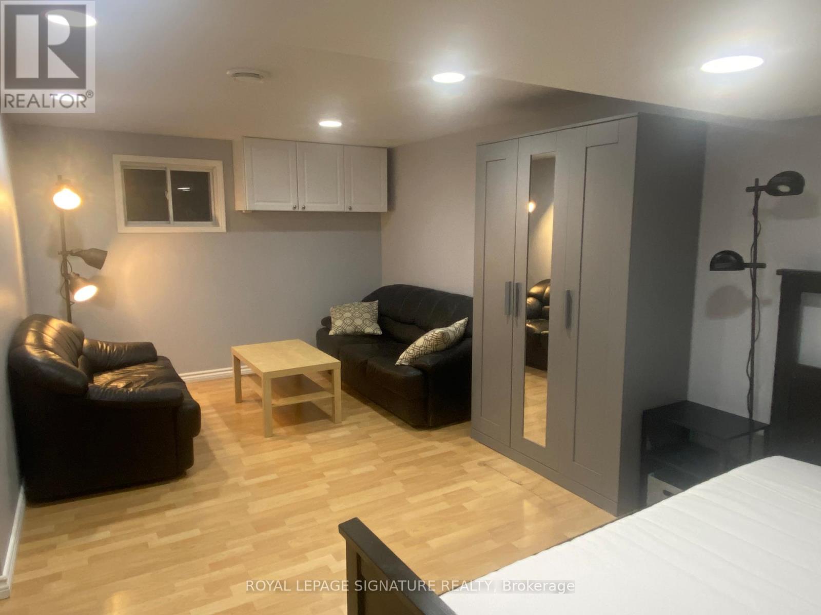 B-8 - 72 WHITEHORN CRESCENT, Toronto, Ontario