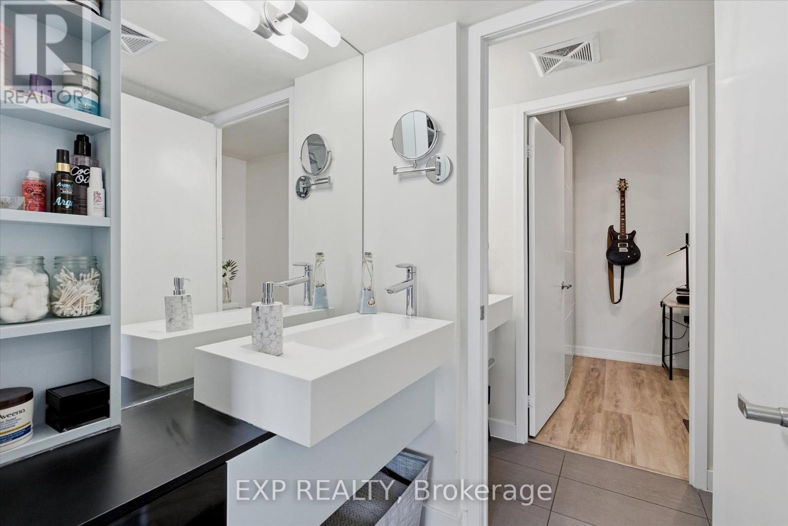 2103 - 38 Dan Leckie Way, Toronto, Ontario  M5V 2V6 - Photo 23 - C13462208