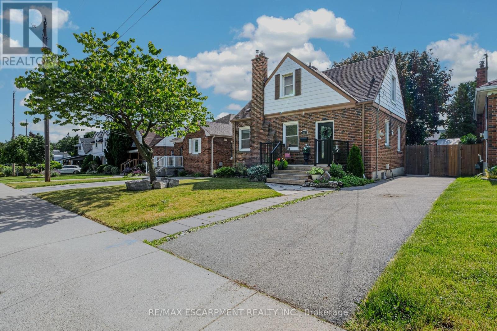 43 Woodbridge Road, Hamilton, Ontario  L8K 3C8 - Photo 2 - X12990636