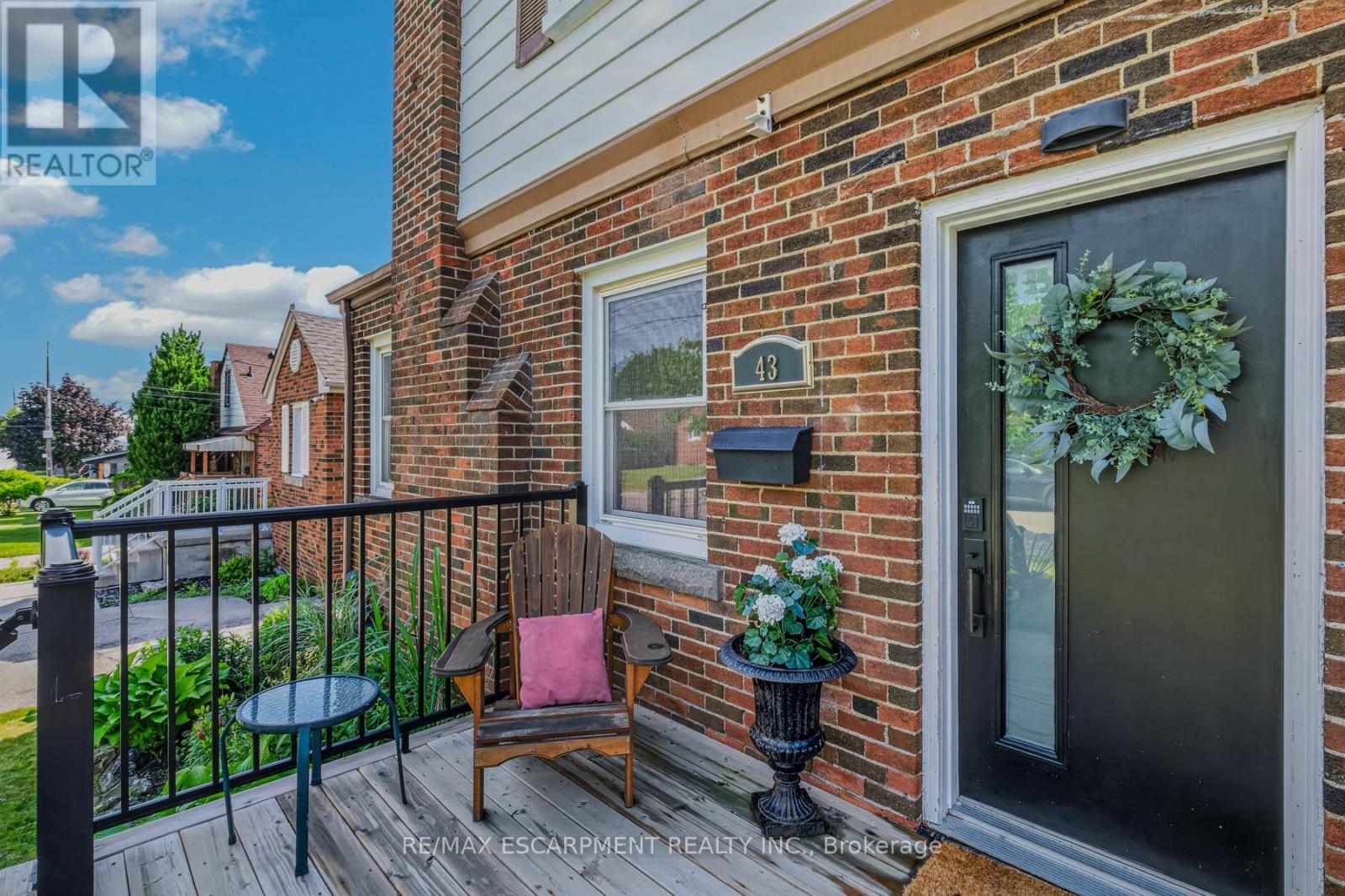43 Woodbridge Road, Hamilton, Ontario  L8K 3C8 - Photo 3 - X12990636
