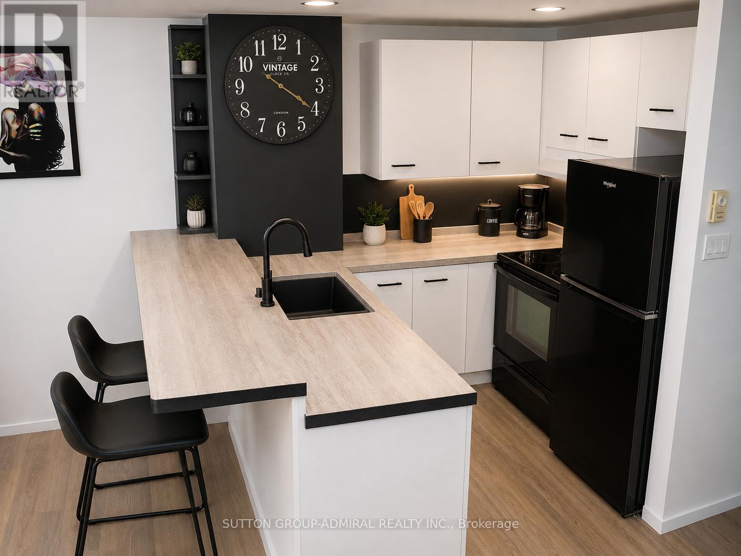 Upper - 177 Logan Avenue, Toronto, Ontario  M4M 2N2 - Photo 2 - E13462052