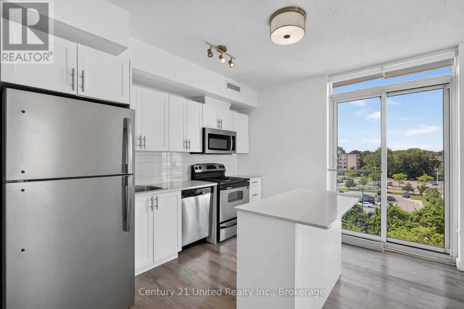 606 - 100 Bond Street E, Oshawa, Ontario  L1G 0B7 - Photo 4 - E13462596