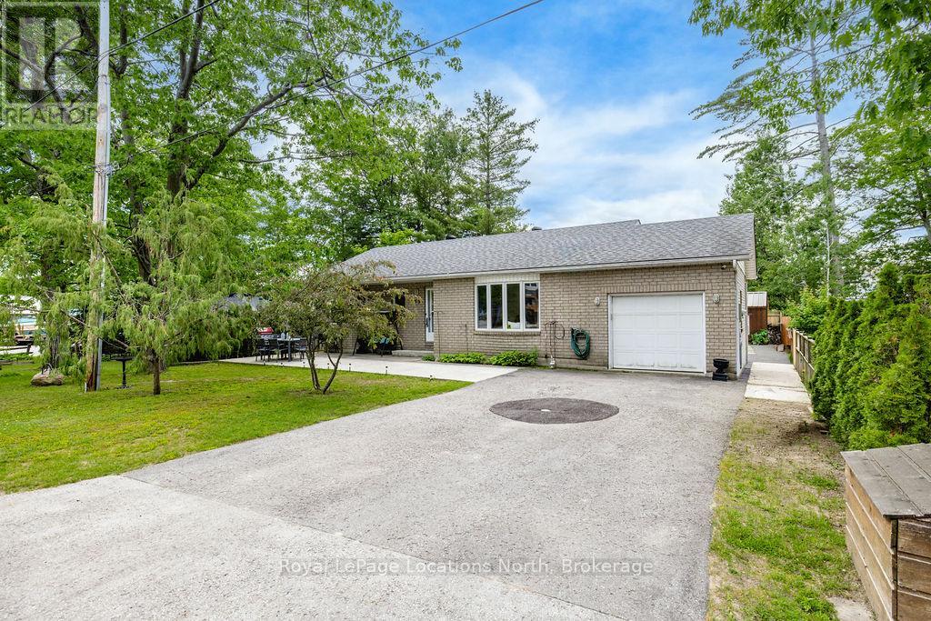 39 MCCAGUE STREET, Wasaga Beach, Ontario