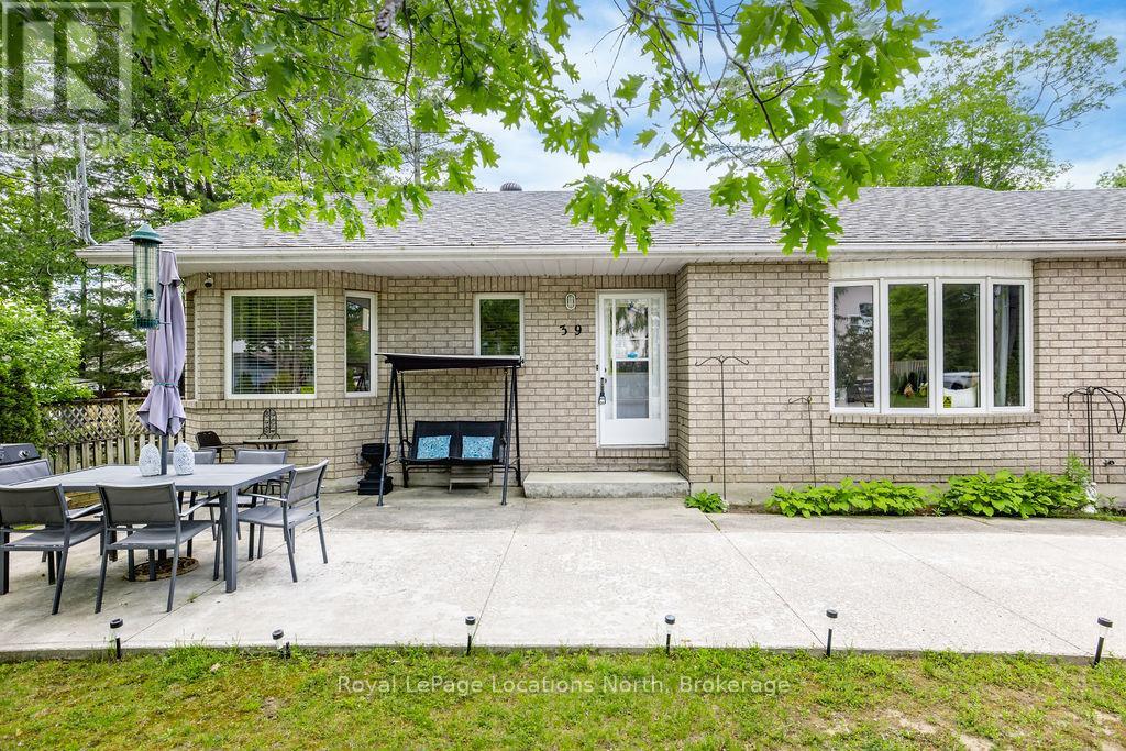 39 Mccague Street, Wasaga Beach, Ontario  L9Z 2E5 - Photo 2 - S13462436