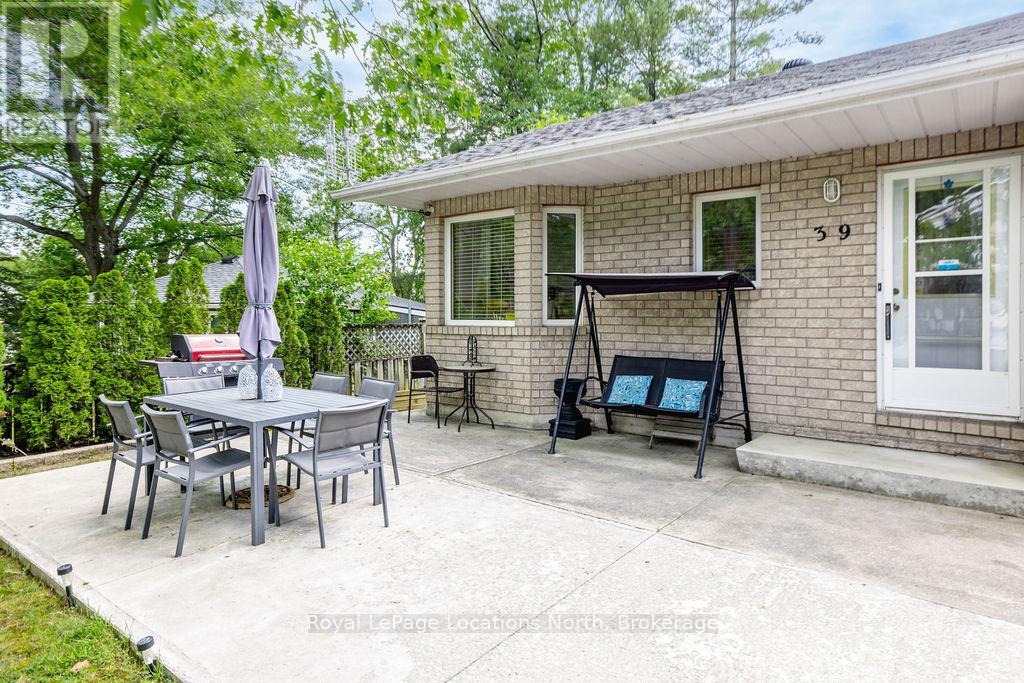 39 Mccague Street, Wasaga Beach, Ontario  L9Z 2E5 - Photo 3 - S13462436
