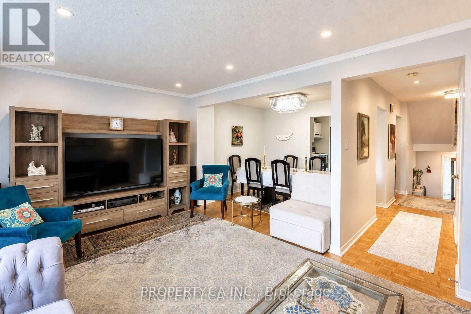 1 - 209 Castle Rock Drive, Richmond Hill, Ontario  L4C 5M2 - Photo 10 - N13462074