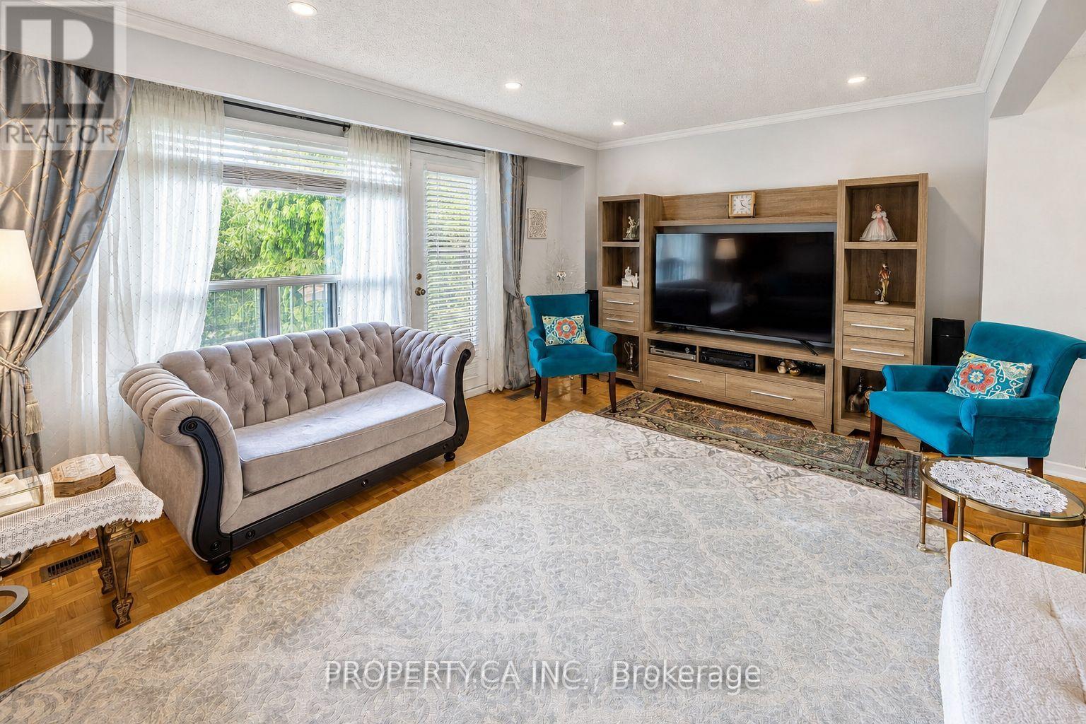 1 - 209 Castle Rock Drive, Richmond Hill, Ontario  L4C 5M2 - Photo 11 - N13462074