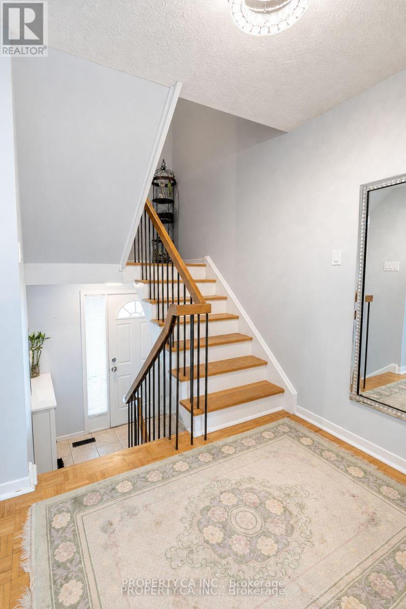 1 - 209 Castle Rock Drive, Richmond Hill, Ontario  L4C 5M2 - Photo 14 - N13462074