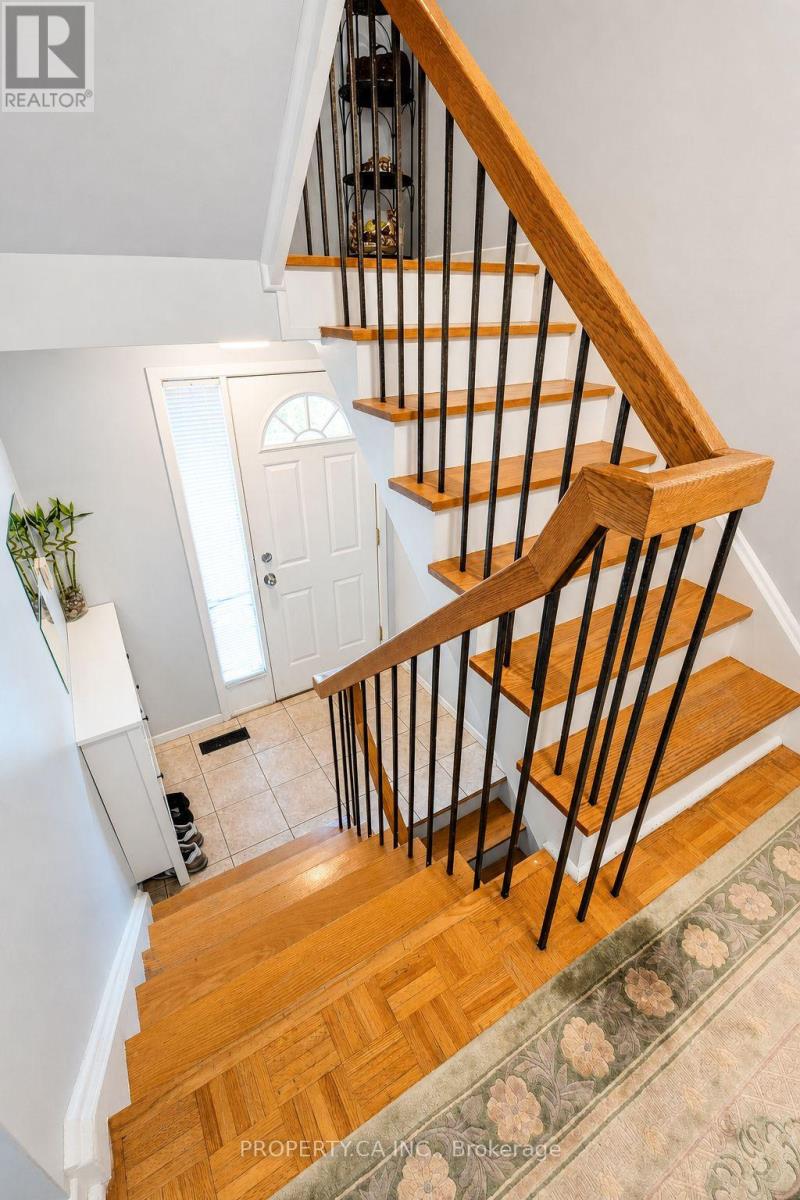 1 - 209 Castle Rock Drive, Richmond Hill, Ontario  L4C 5M2 - Photo 3 - N13462074