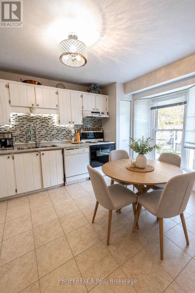 1 - 209 Castle Rock Drive, Richmond Hill, Ontario  L4C 5M2 - Photo 4 - N13462074