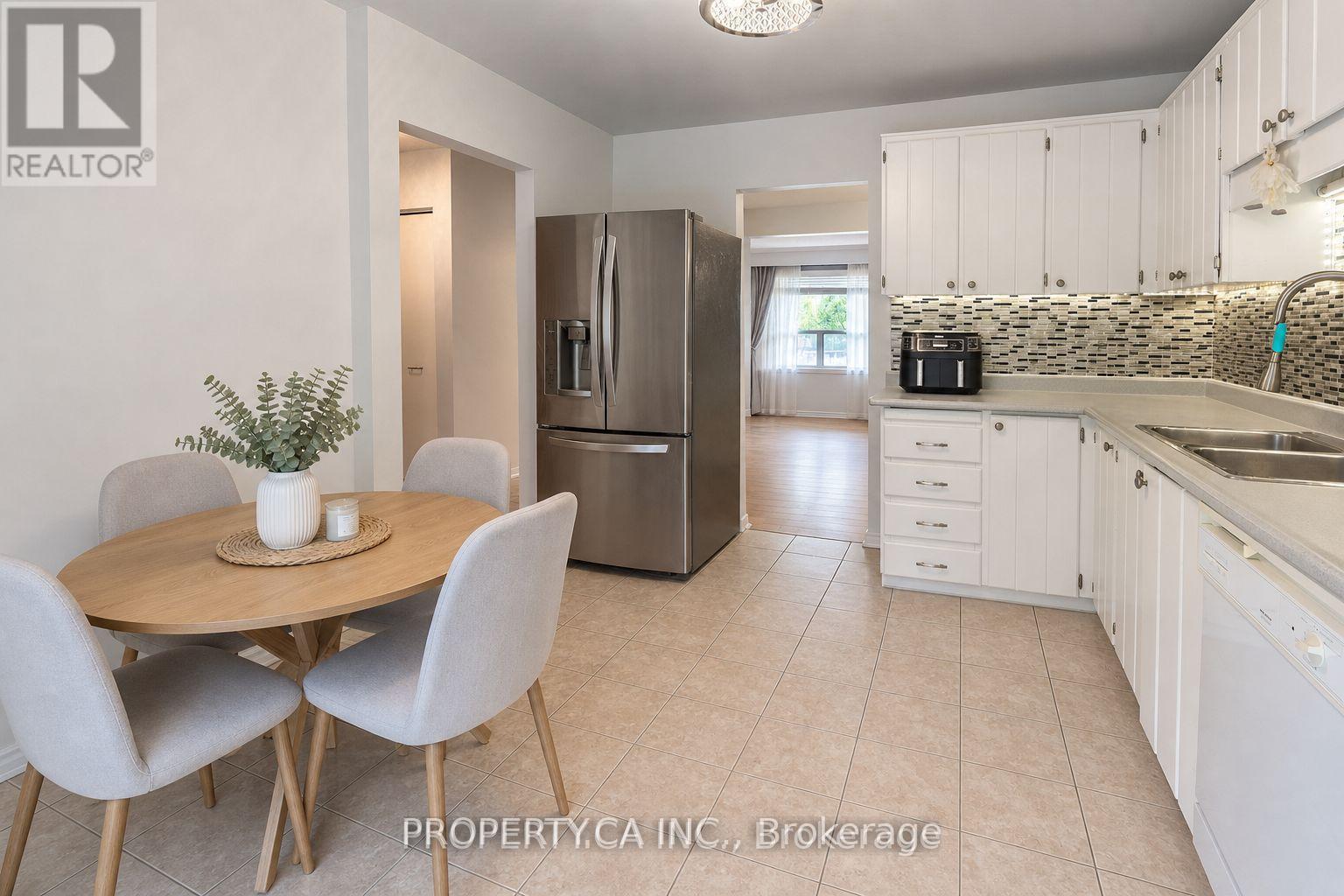 1 - 209 Castle Rock Drive, Richmond Hill, Ontario  L4C 5M2 - Photo 5 - N13462074