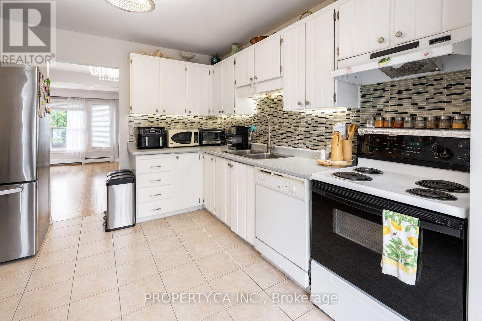 1 - 209 Castle Rock Drive, Richmond Hill, Ontario  L4C 5M2 - Photo 6 - N13462074
