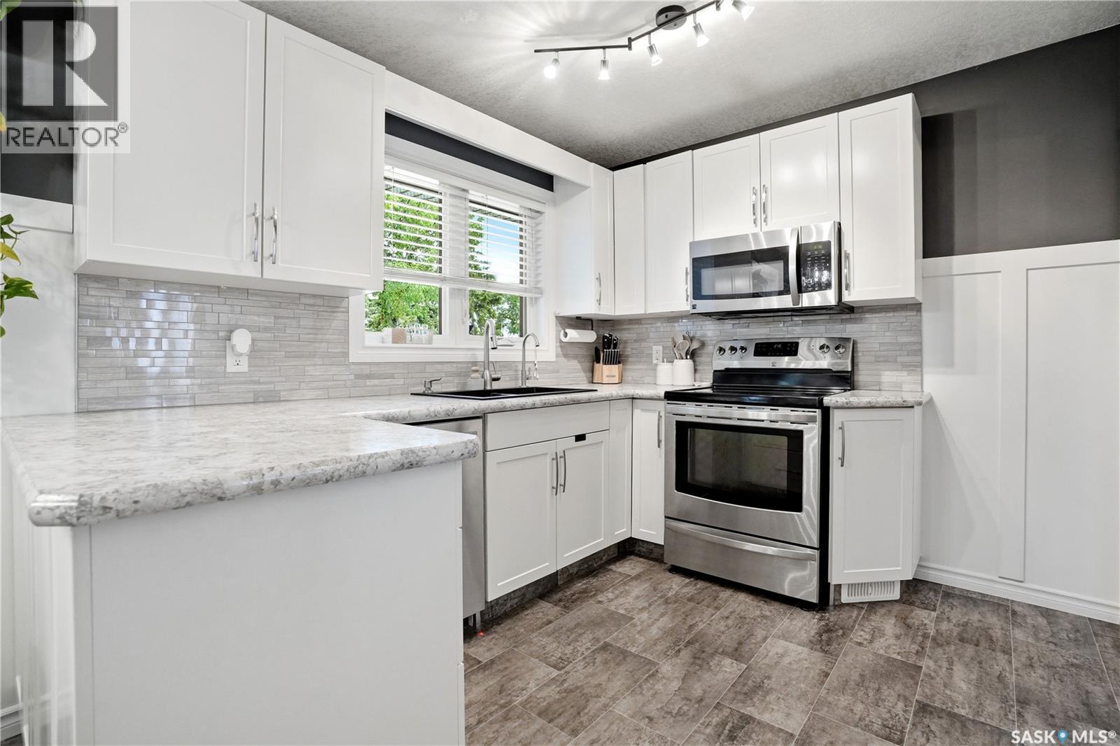 38 Ellison Crescent, Regina, Saskatchewan  S4R 4V5 - Photo 6 - SK039844