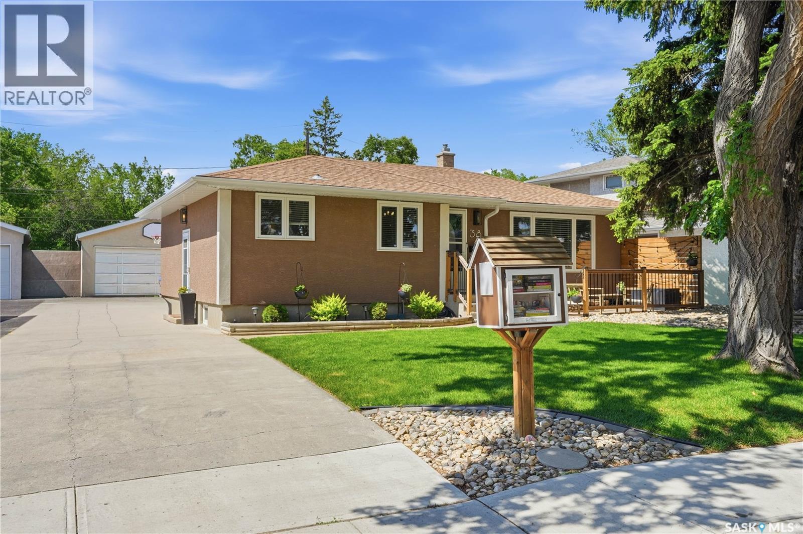 38 Ellison Crescent, Regina, Saskatchewan  S4R 4V5 - Photo 1 - SK039844