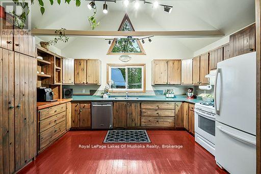 1005 Kirby's Beach Road, Bracebridge, Ontario  P1L 1X2 - Photo 14 - X13462502