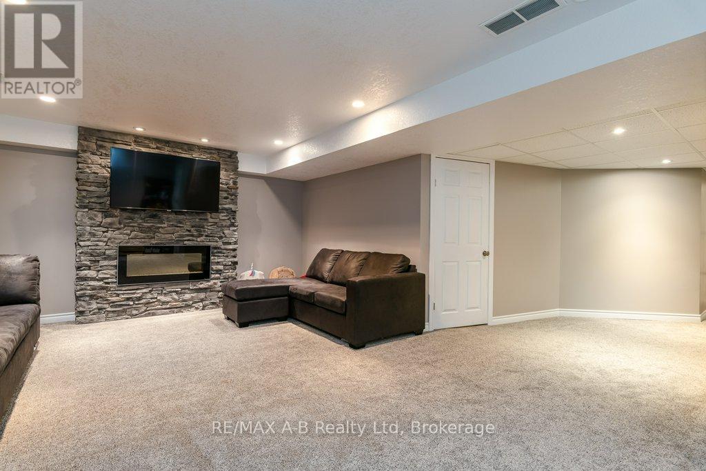 44 Brown Street, Stratford, Ontario  N5A 0B8 - Photo 33 - X13462562