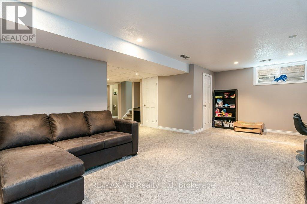 44 Brown Street, Stratford, Ontario  N5A 0B8 - Photo 34 - X13462562