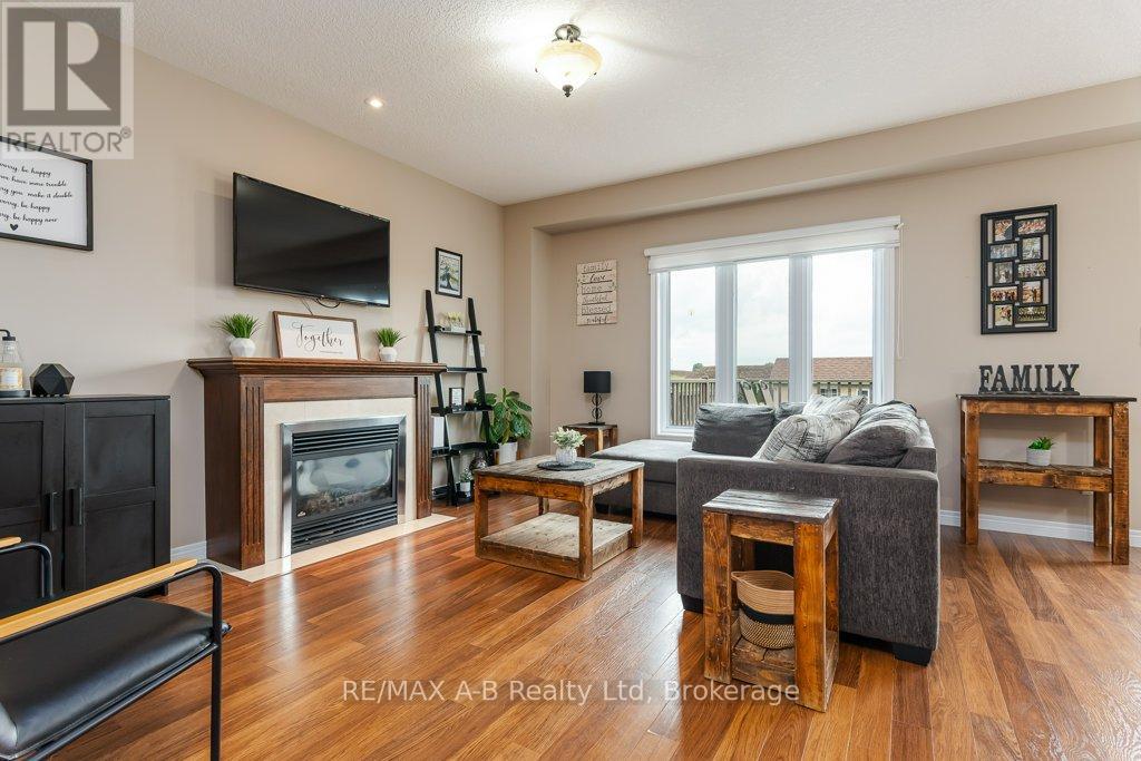 44 Brown Street, Stratford, Ontario  N5A 0B8 - Photo 5 - X13462562