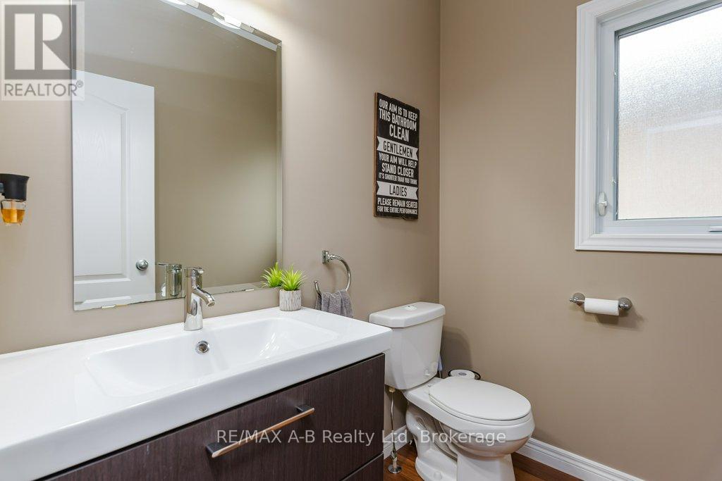 44 Brown Street, Stratford, Ontario  N5A 0B8 - Photo 9 - X13462562