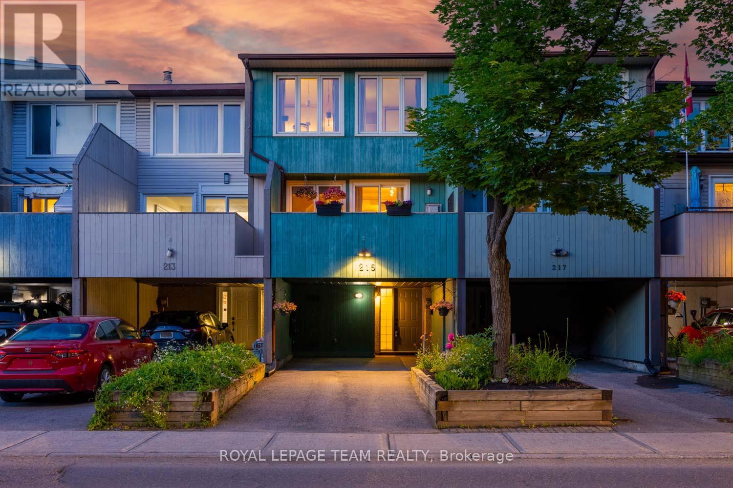 215 BOOTH STREET, Ottawa, Ontario