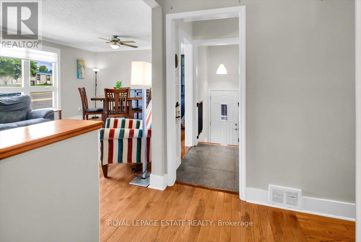 4037 Bloor Street W, Toronto, Ontario  M9B 1M4 - Photo 5 - W13462056