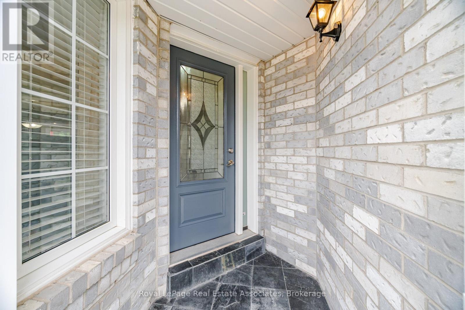 6343 Alderwood Trail, Mississauga, Ontario  L5N 6X1 - Photo 4 - W13462076