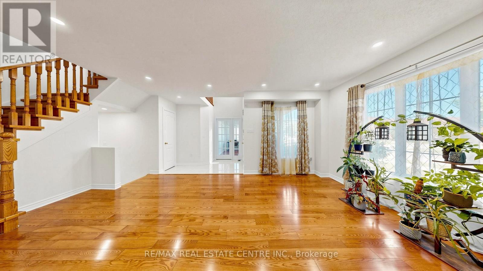 5973 Summerside Drive, Mississauga, Ontario  L5M 6K8 - Photo 7 - W13462078
