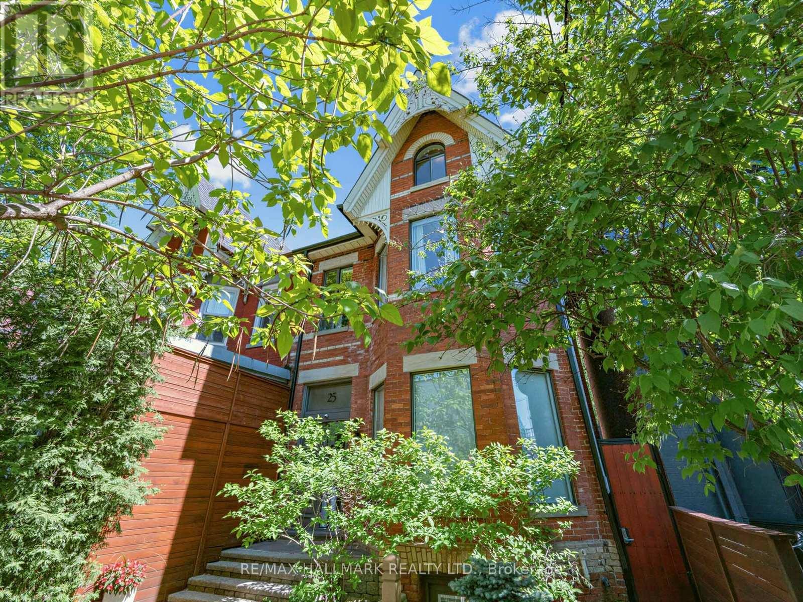 25 Grange Avenue, Toronto, Ontario  M5T 1C6 - Photo 1 - C13462276