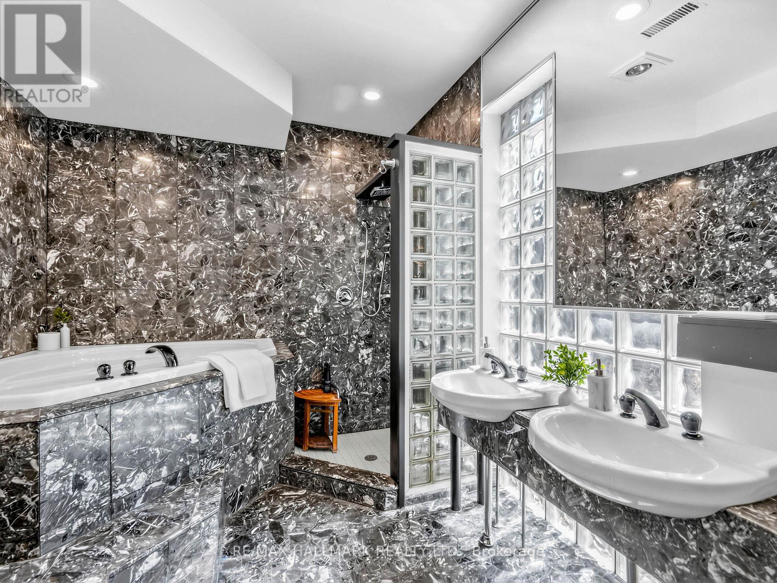 25 Grange Avenue, Toronto, Ontario  M5T 1C6 - Photo 26 - C13462276