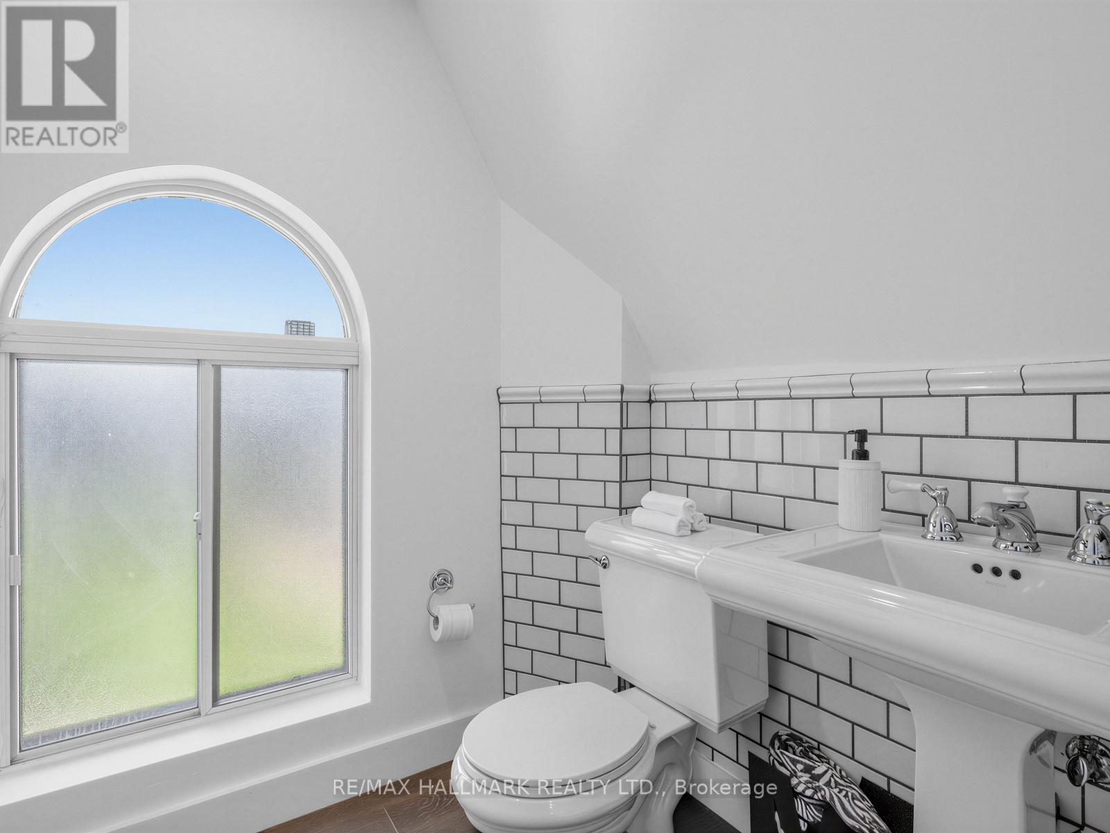 25 Grange Avenue, Toronto, Ontario  M5T 1C6 - Photo 39 - C13462276