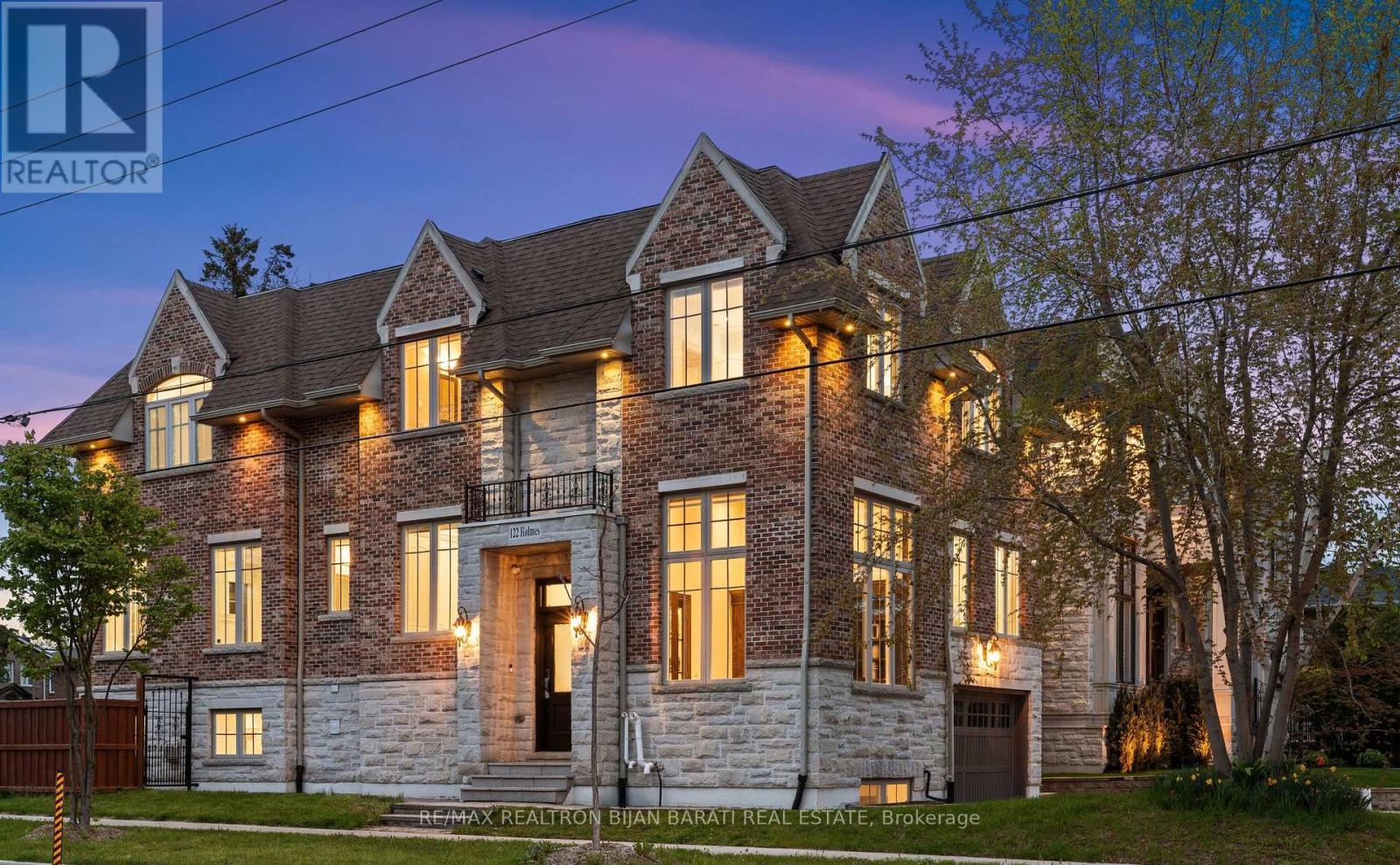 122 HOLMES AVENUE, Toronto, Ontario