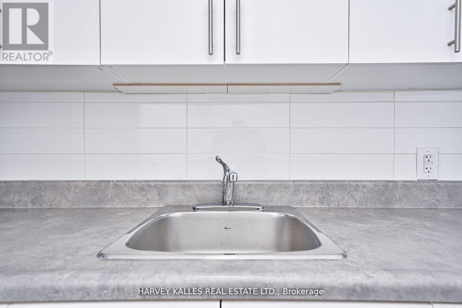 Unit 1 - 1046 Bathurst Street, Toronto, Ontario M5R 3G7 - Photo 13 - C13462504